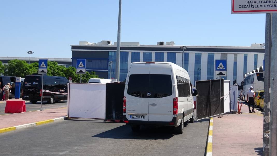 Emekli polis, 2 çocuk annesi kız arkadaşını havalimanında öldürdü! 2